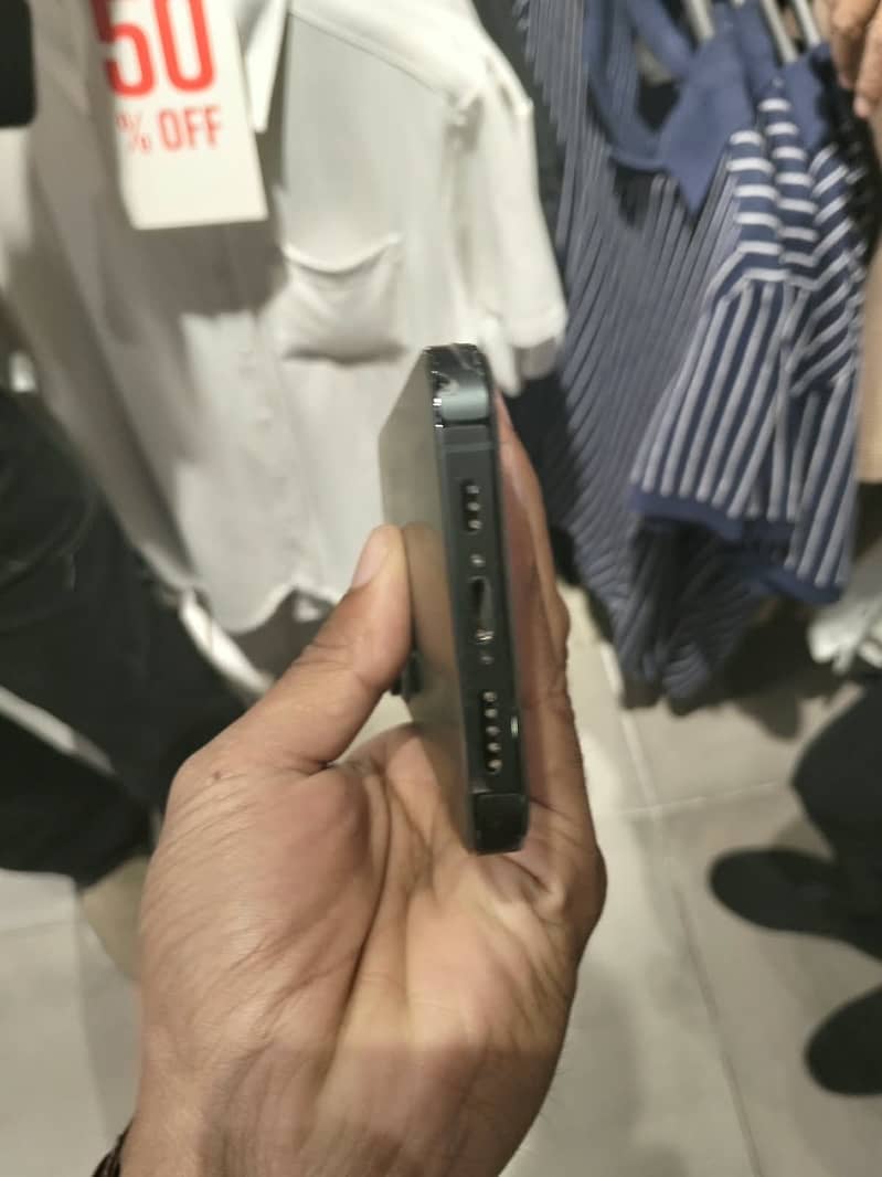 Apple iPhone 13 Pro 1