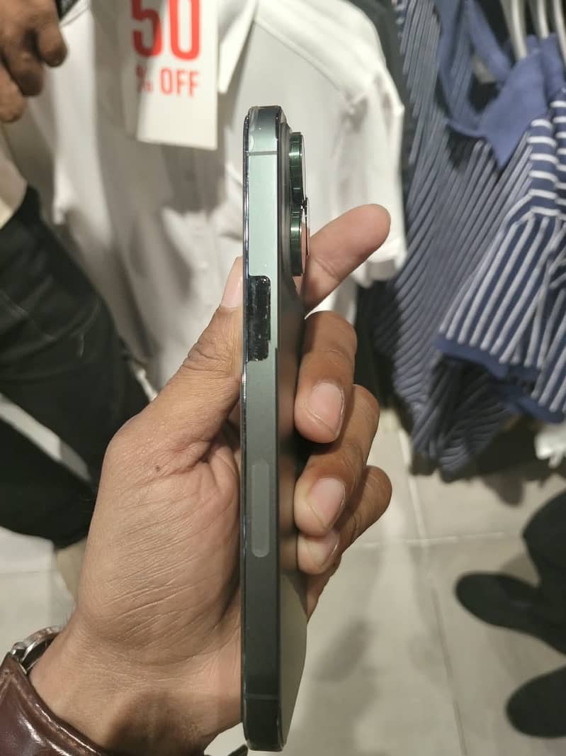 Apple iPhone 13 Pro 2