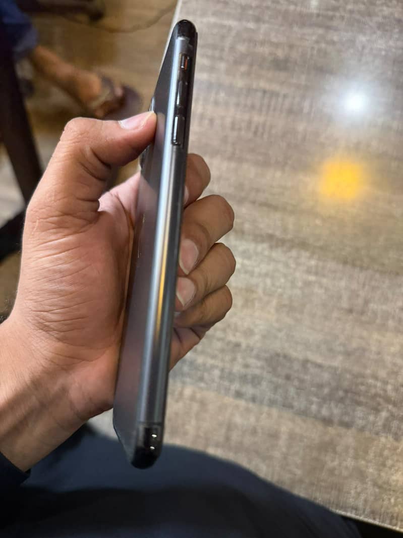Apple iPhone 11 Pro Max 1