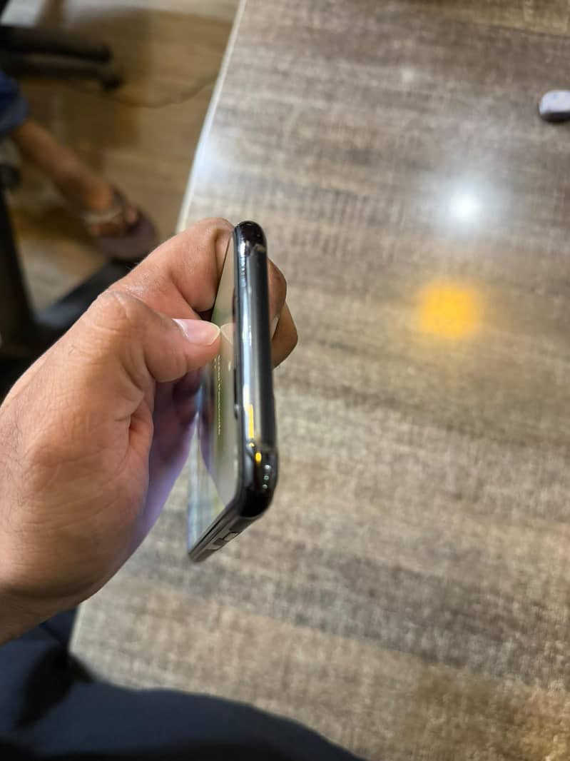 Apple iPhone 11 Pro Max 2