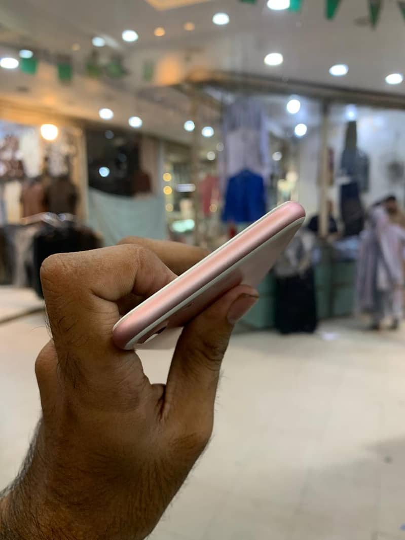 Apple iPhone 7 1