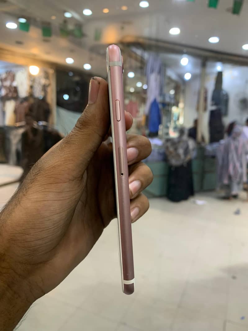 Apple iPhone 7 2