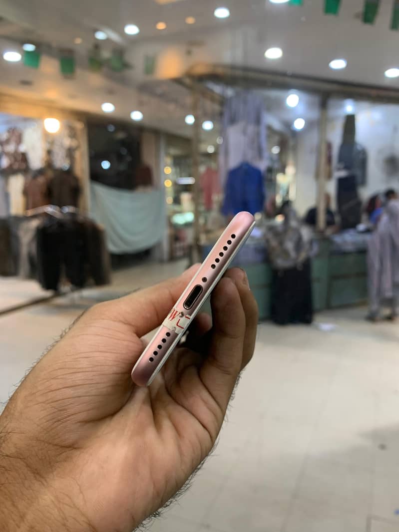 Apple iPhone 7 4