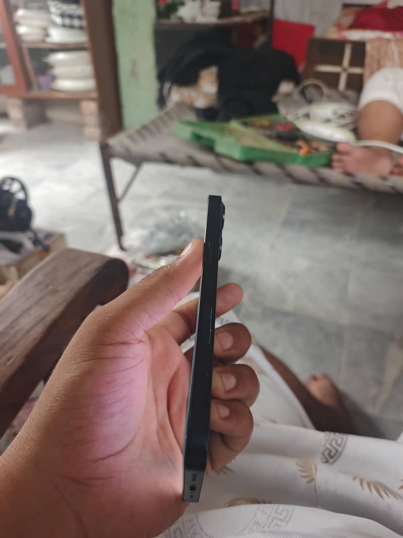 Apple iPhone 13 2