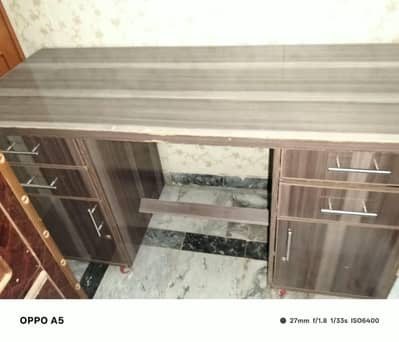 Computer table