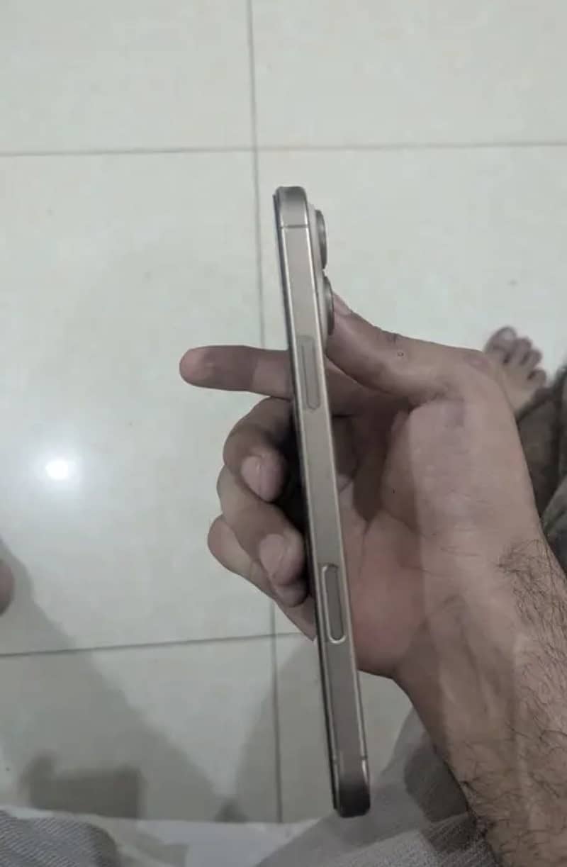 Apple iPhone 16 Pro Max 3