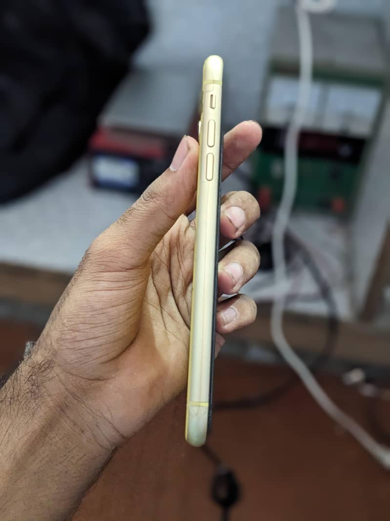 Apple iPhone XR 4