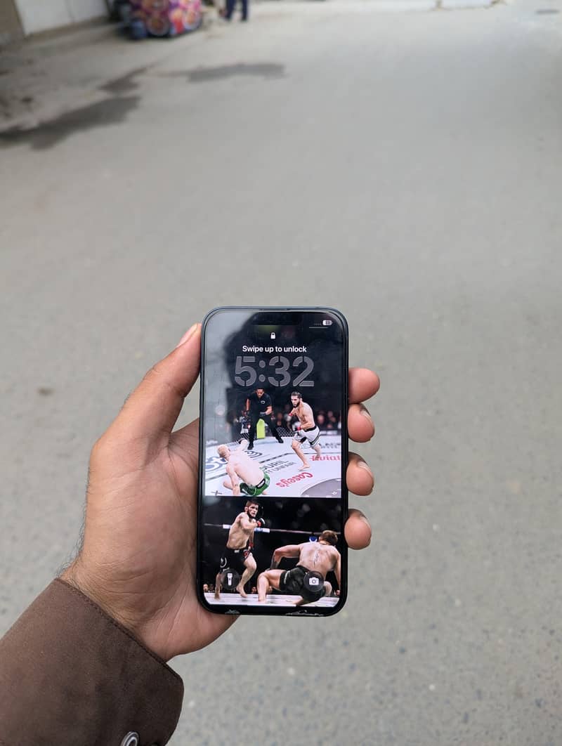 Apple iPhone 13 0