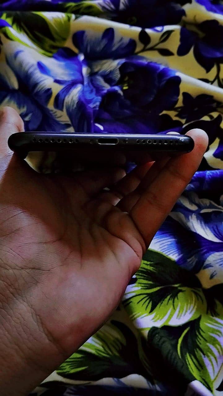 Apple iPhone 7 Plus 4