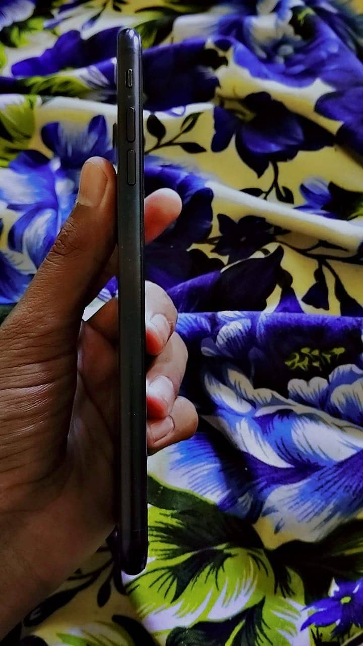 Apple iPhone 7 Plus 5