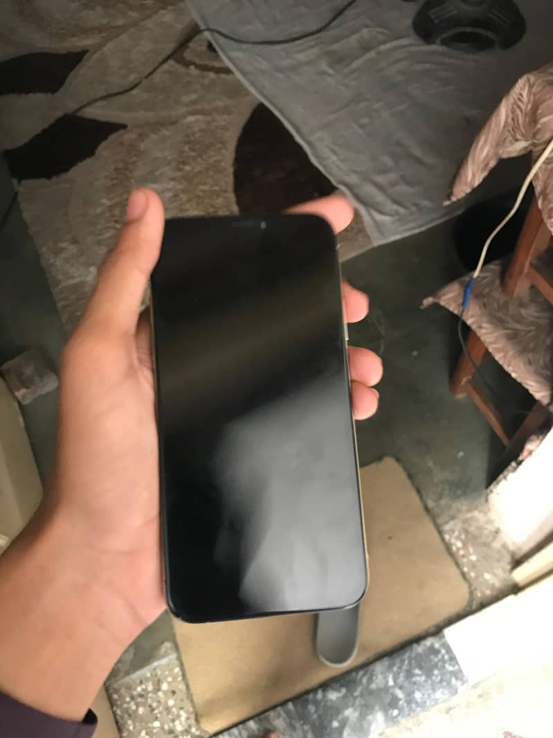 Apple iPhone XS 3