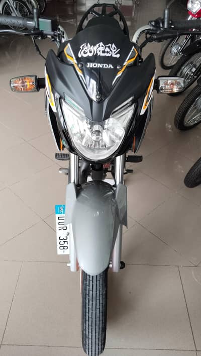 Honda cb150f silver