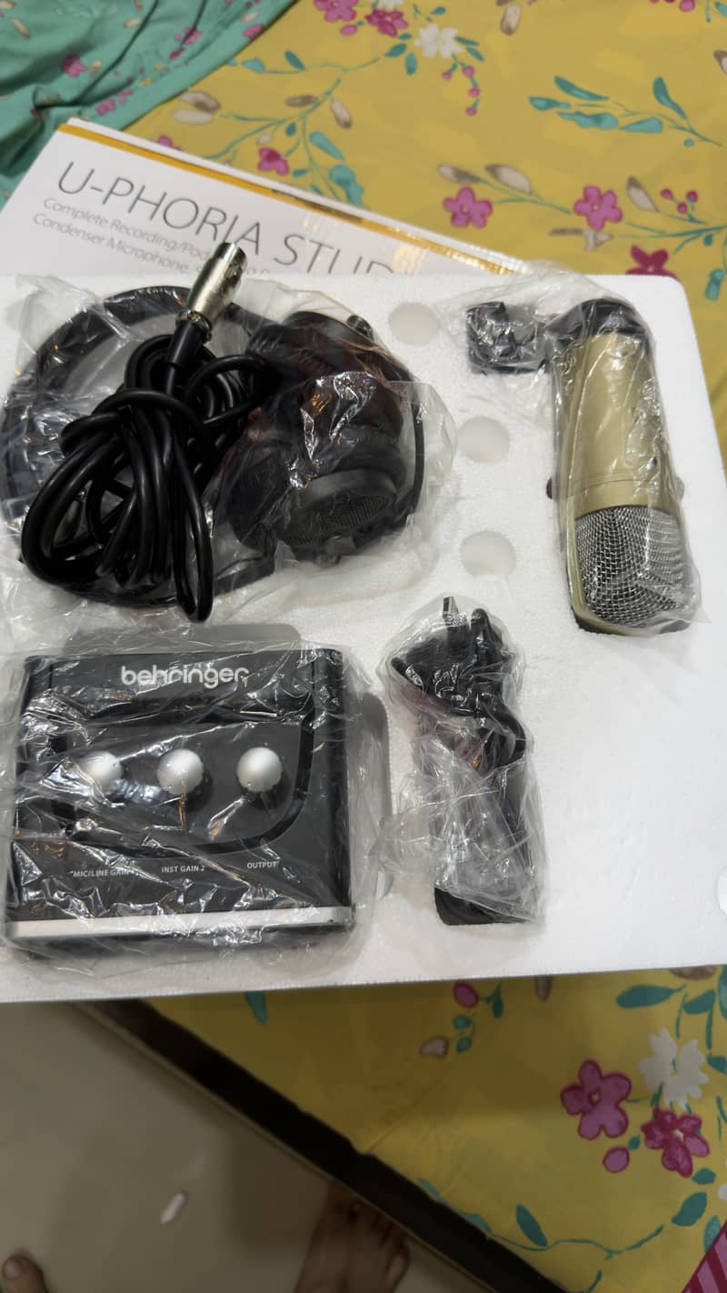 Behringer uphoria complete box 1