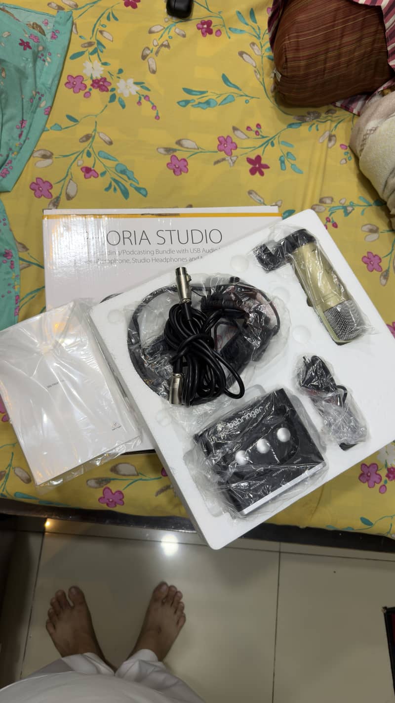 Behringer uphoria complete box 4