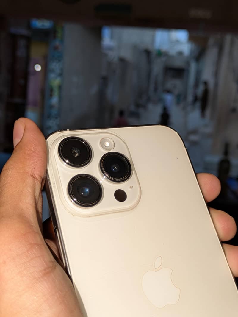Apple iPhone 14 Pro Max 1