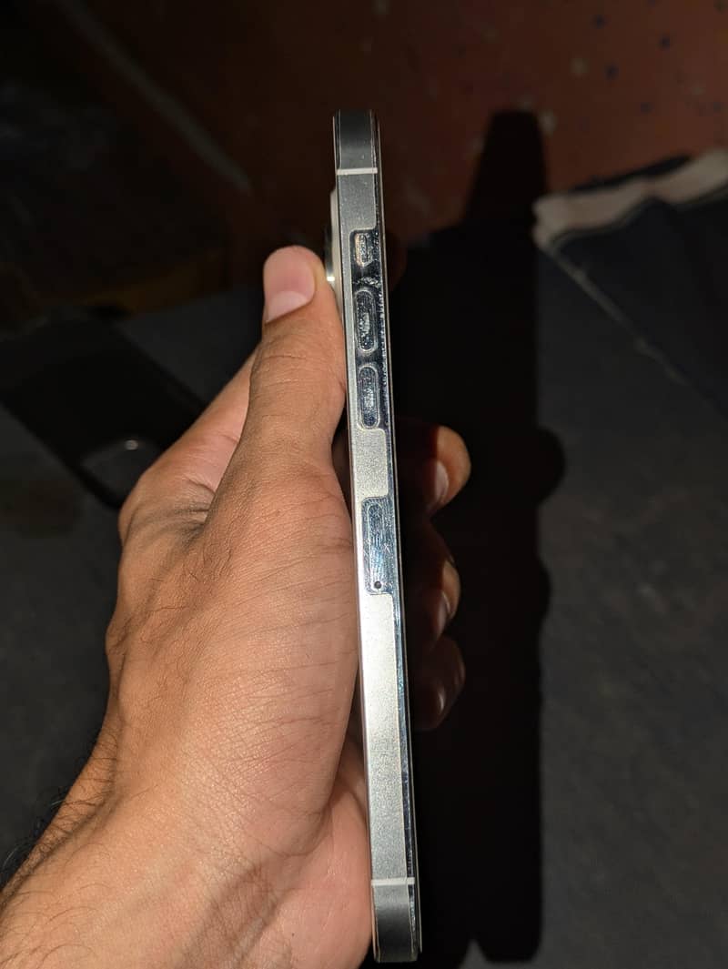 Apple iPhone 14 Pro Max 4