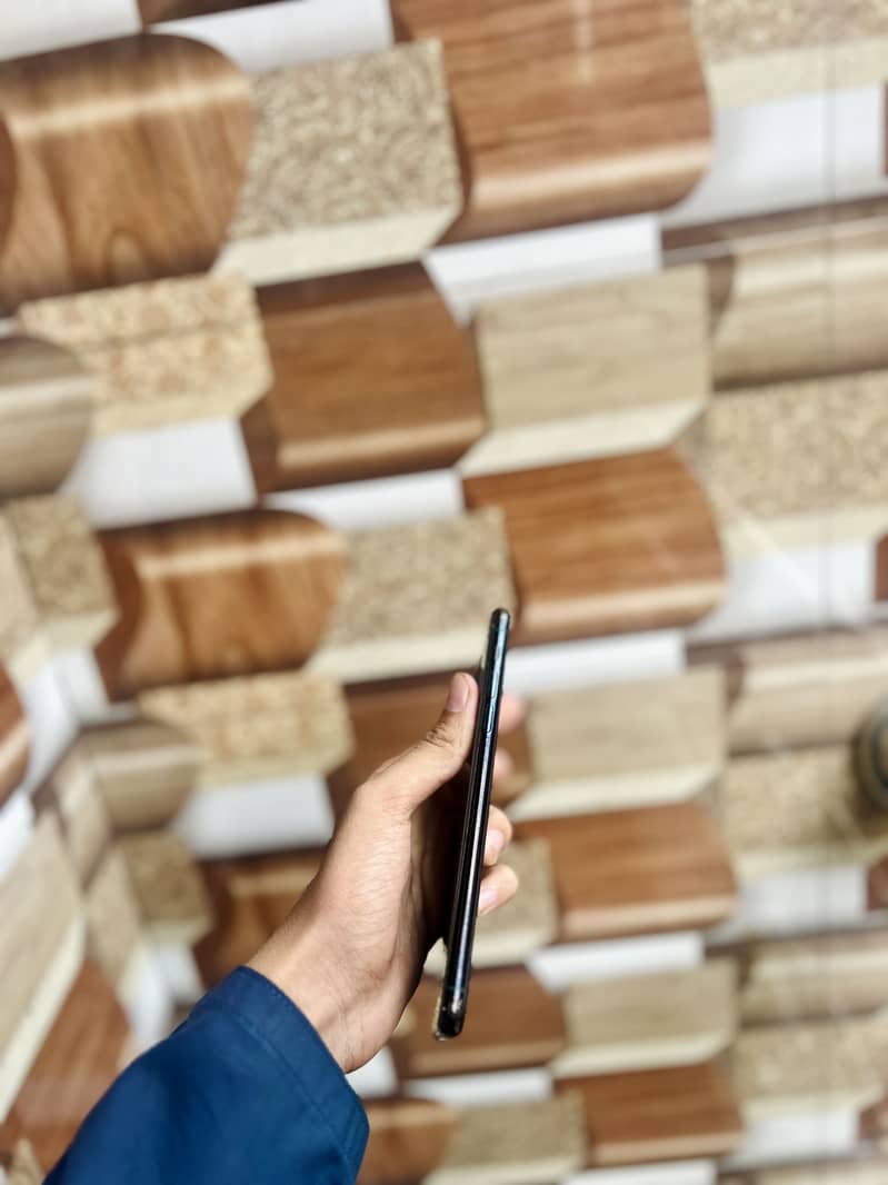 Apple iPhone 11 Pro Max 1