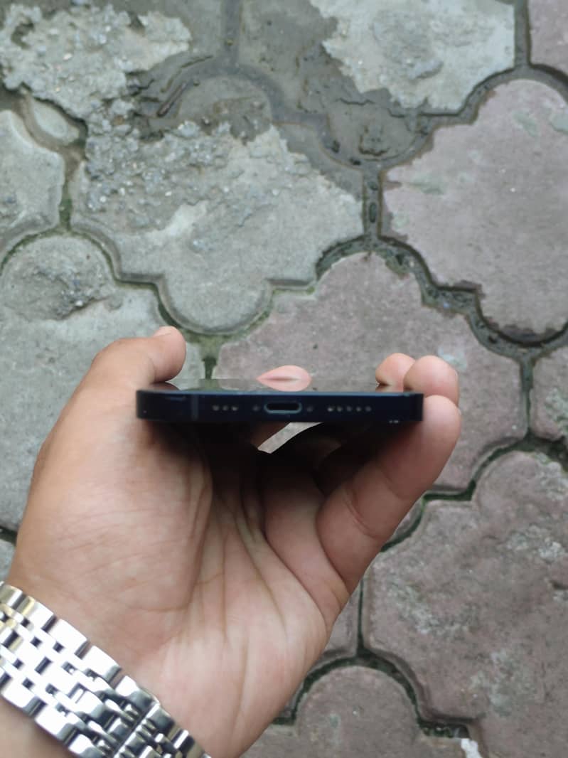 Apple iPhone 12 2