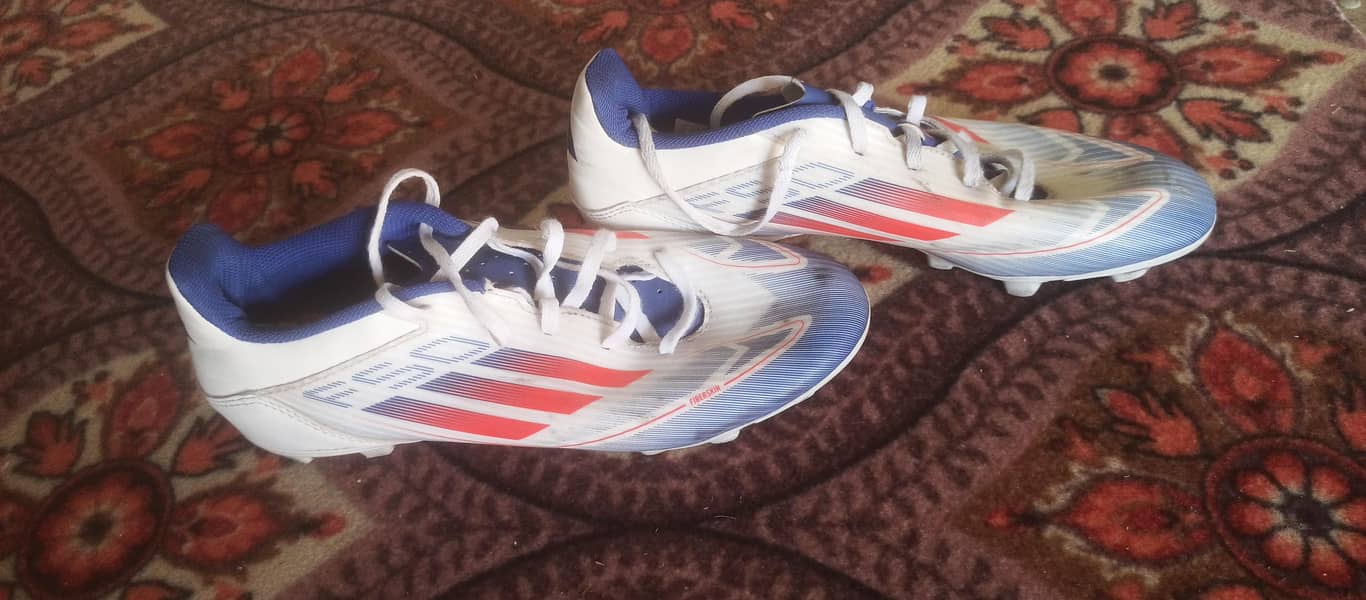 سیکنڈ ہینڈ Adidas فٹبال شوز – بہترین کنڈیشن 1