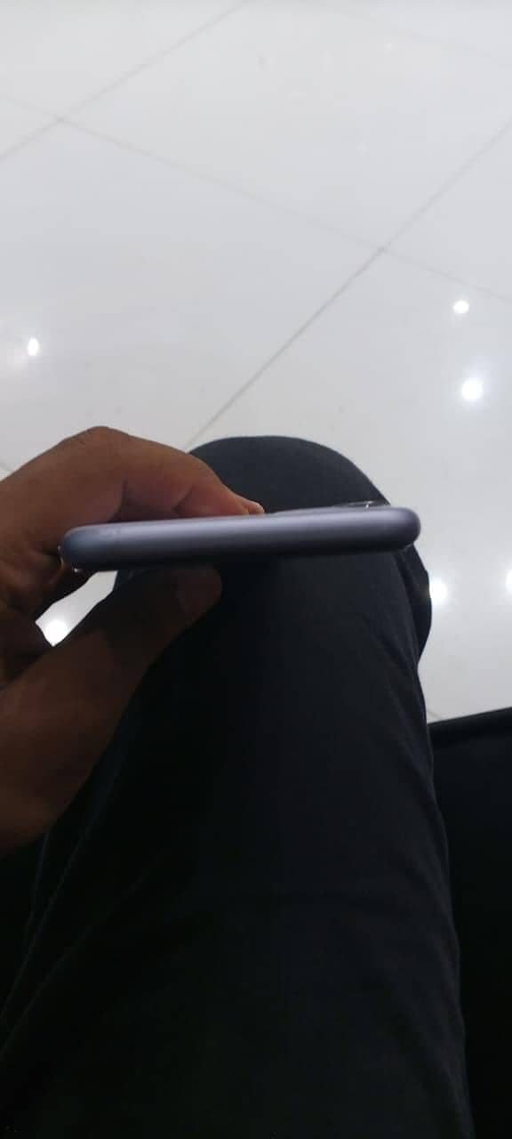 Apple iPhone 11 5
