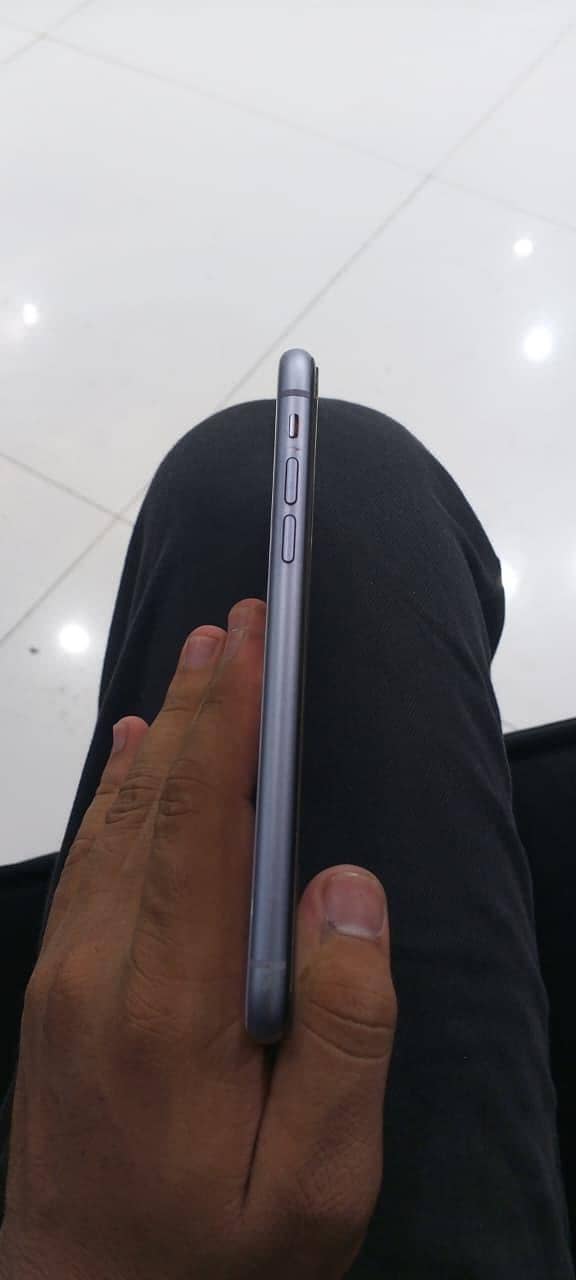 Apple iPhone 11 8