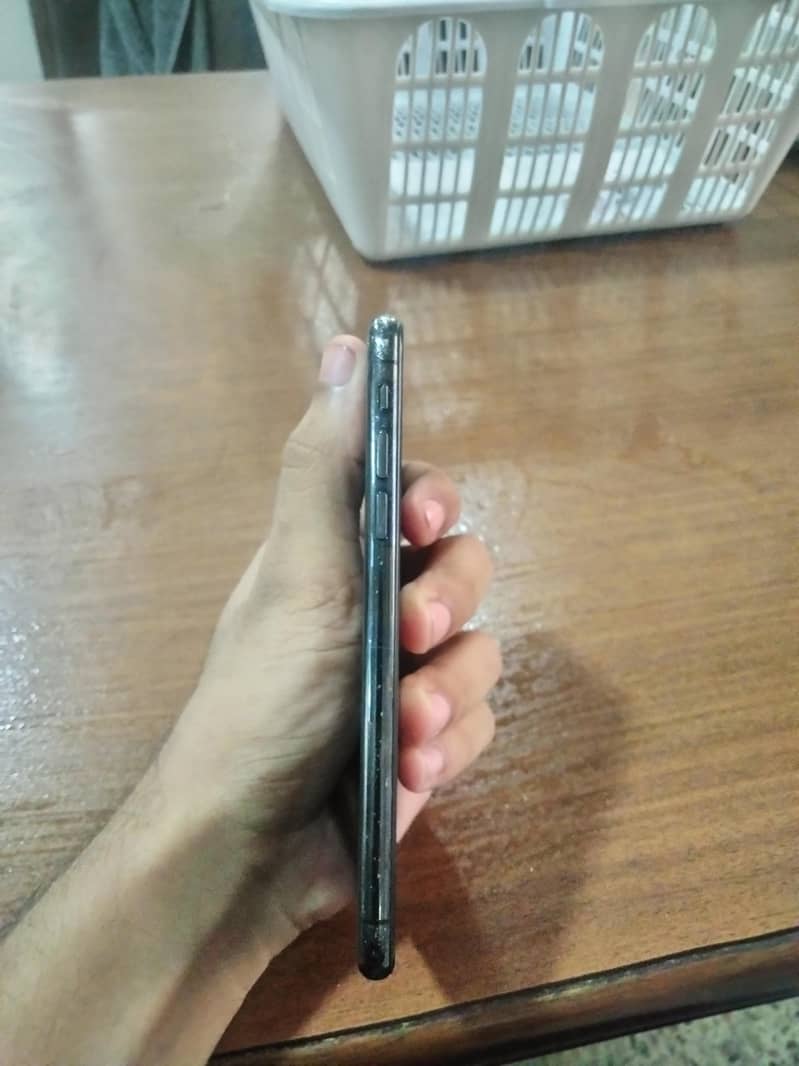 Apple iPhone X 3