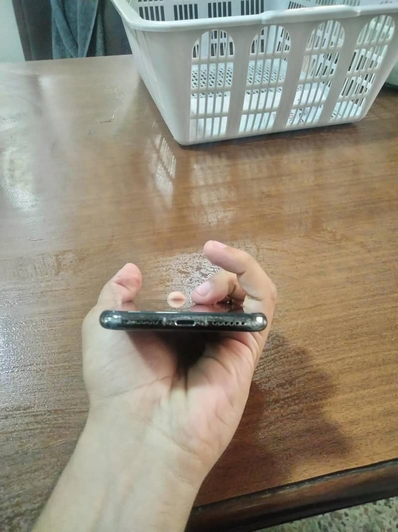 Apple iPhone X 5