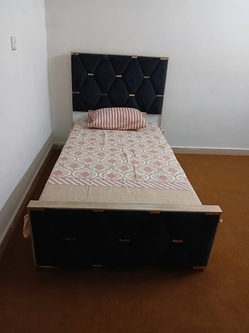 Single bed 0
