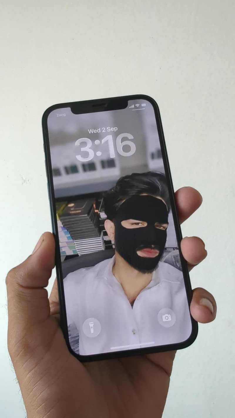Apple iPhone 12 1