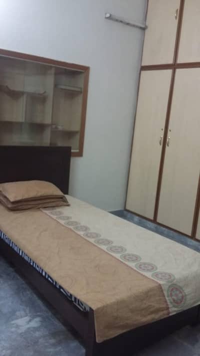 Furnished Room available in Gulberg 3 near Xinhua Mall and Hotel One