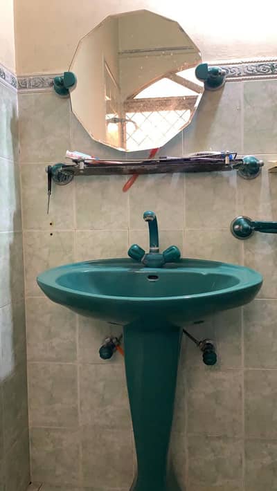 Furnished Room available in Gulberg Near M. M. Alam & Kausari  Rd