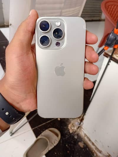 Apple iPhone 16 Pro