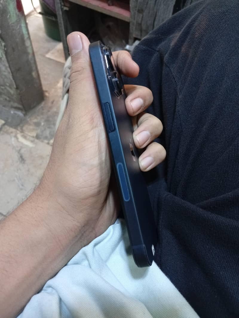 Apple iPhone 14 3