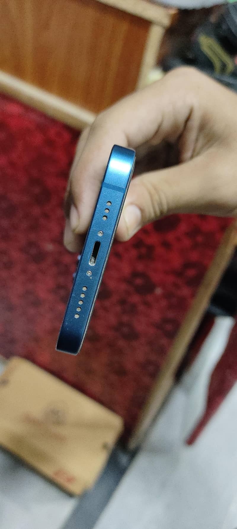 Apple iPhone 13 2