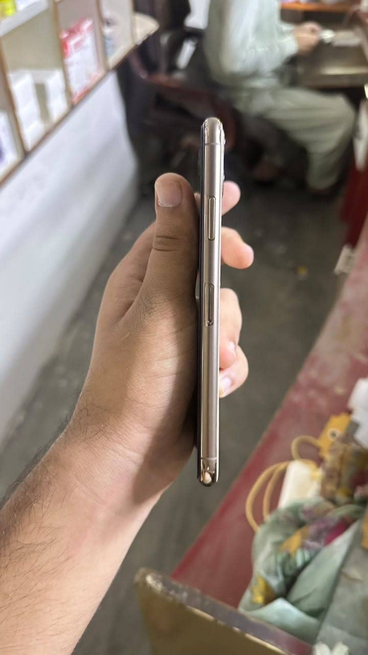 Apple iPhone 11 Pro Max 2