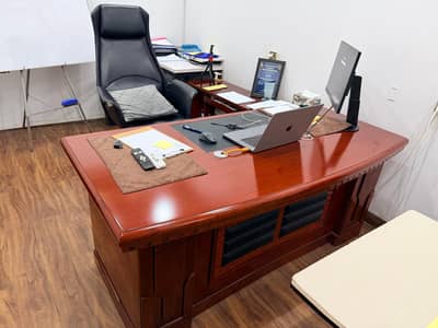 Executive Office Desk with Matching Side Table – Excellent Condition
