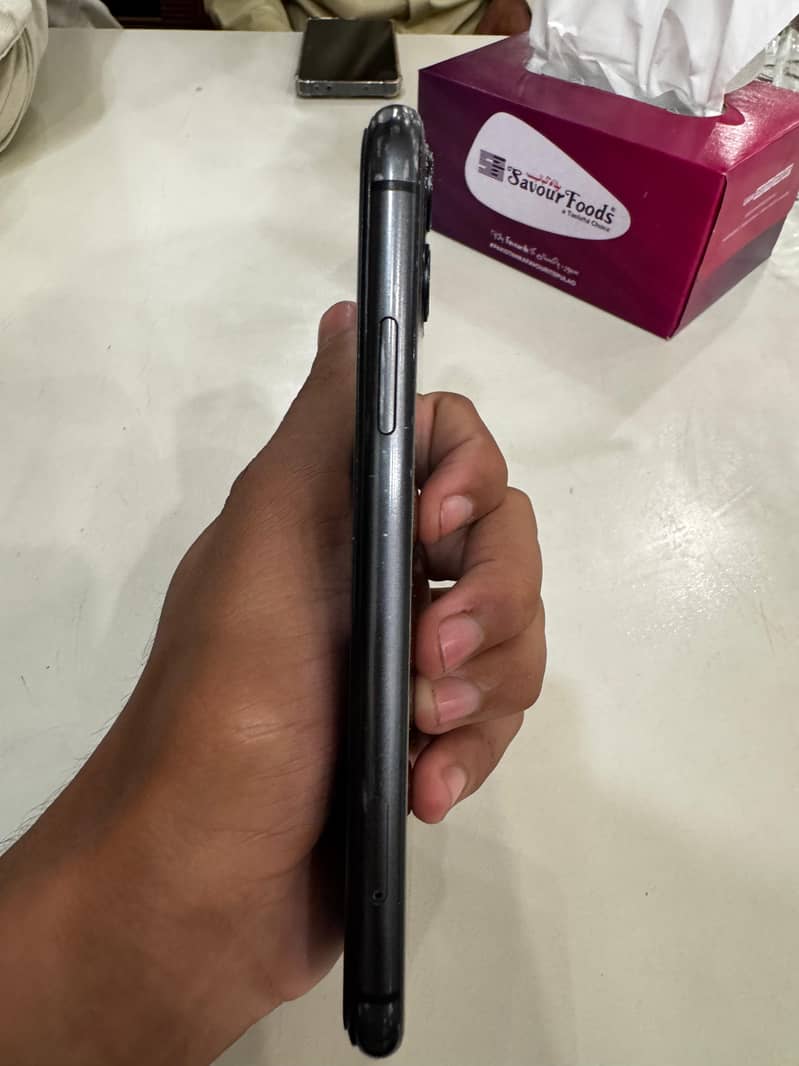 Apple iPhone 11 3