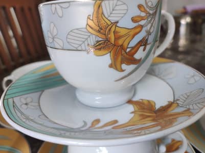 CUP PLATES with gold shaded
