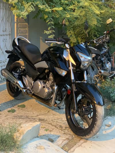 Suzuki Inazuma 250cc