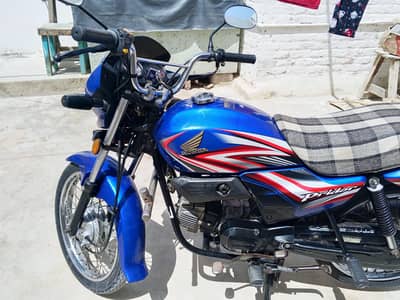 buhat pyari bike ha below color ha
