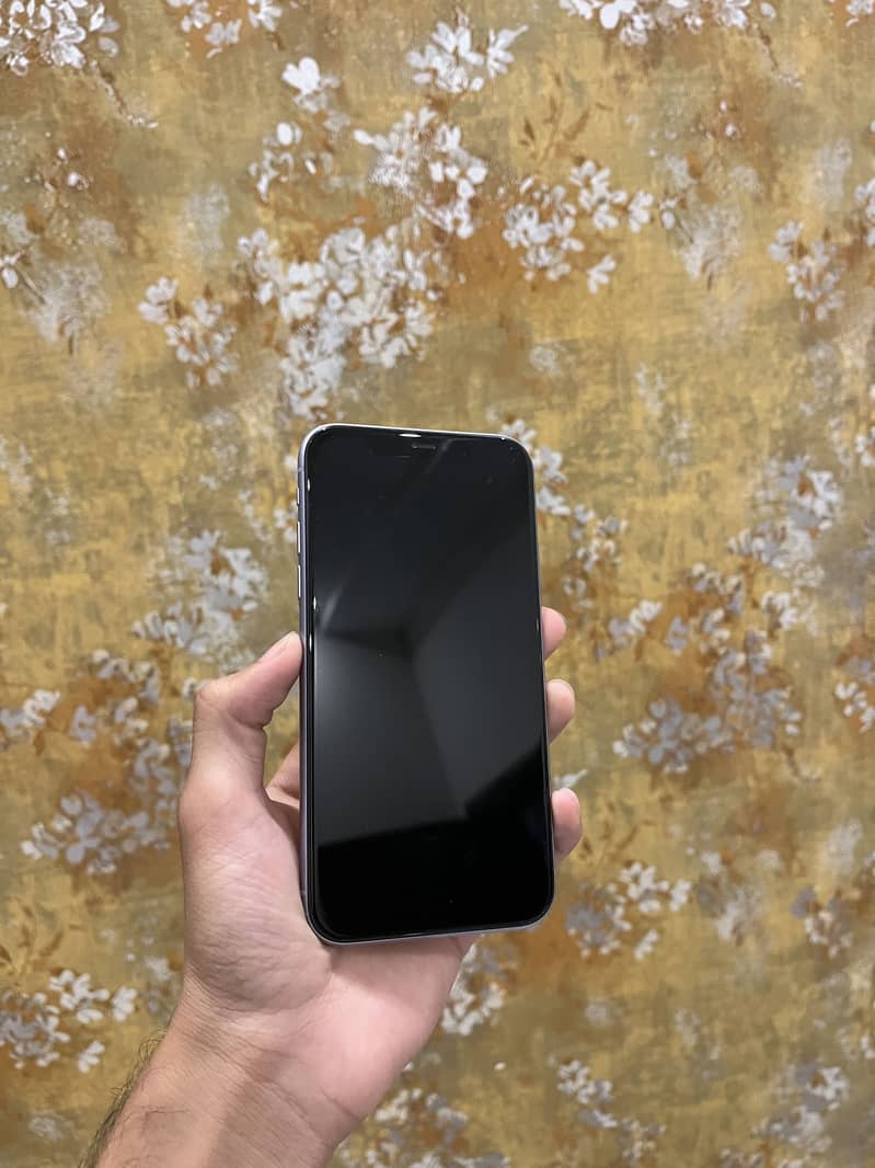 Apple iPhone 11 3