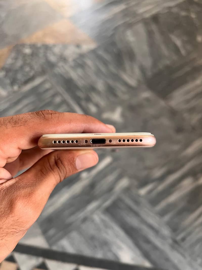 Apple iPhone 8 1