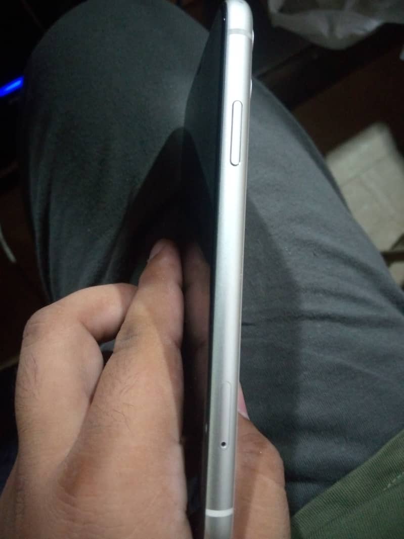 Apple iPhone 11 3