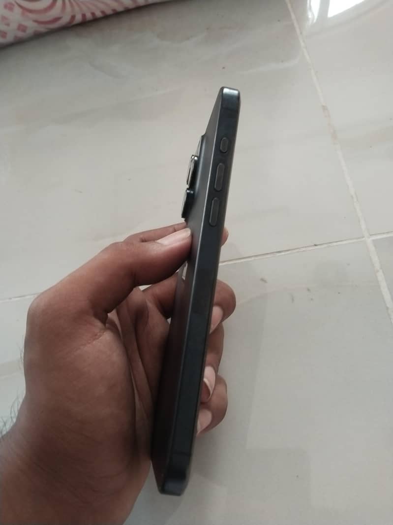 Apple iPhone 15 Pro Max 1