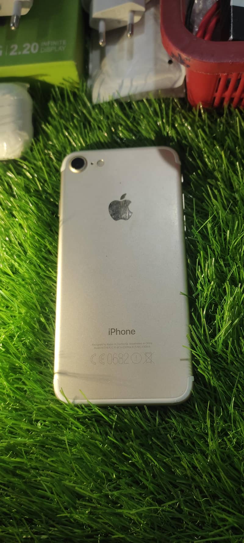 Apple iPhone 7 1