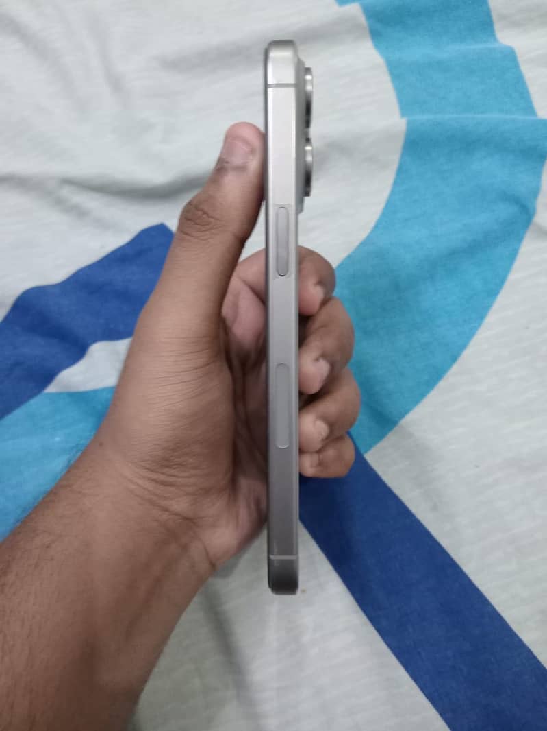 Apple iPhone 15 Pro Max 2