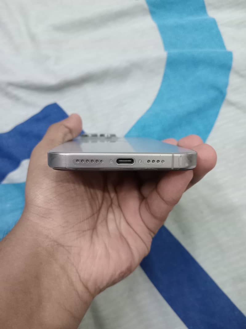 Apple iPhone 15 Pro Max 3