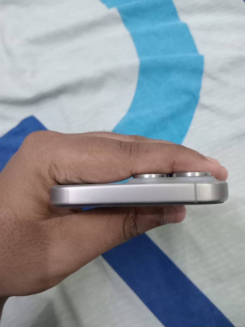 Apple iPhone 15 Pro Max 4