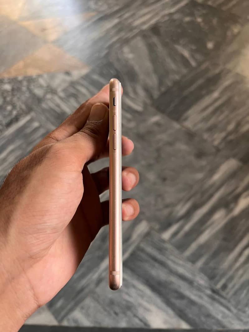 Apple iPhone 8 3