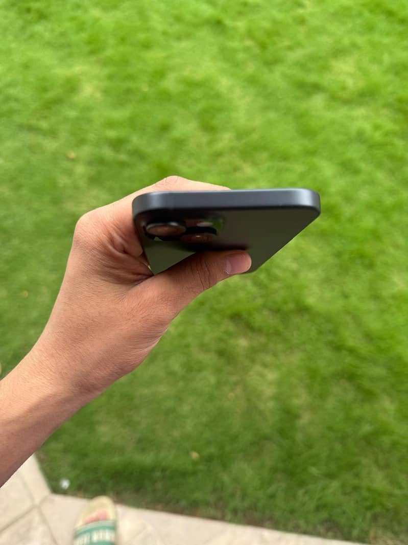 Apple iPhone 15 4